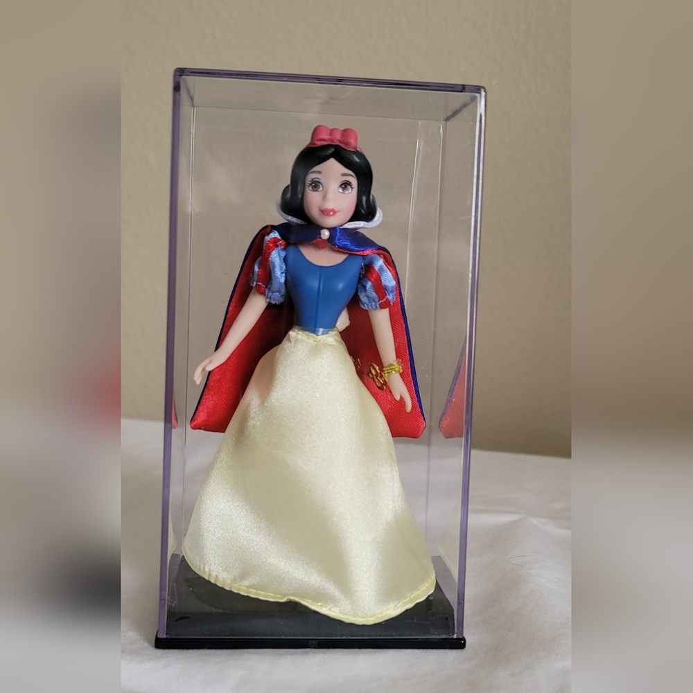 Snow White Collector Doll